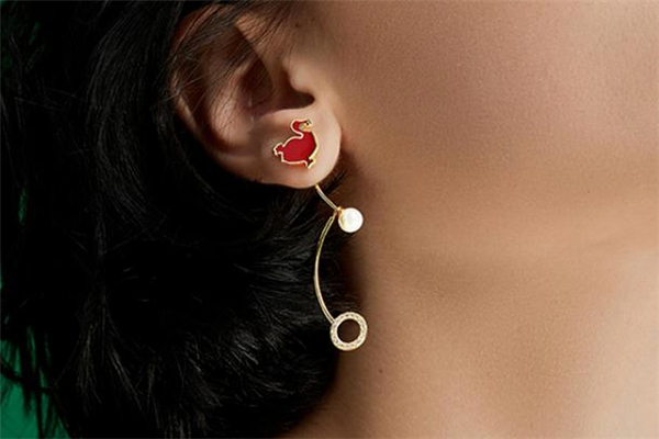 戴什么樣的耳環(huán)有氣質(zhì) 今夏最流行款式 戴什么樣的耳環(huán)有氣質(zhì) 今夏最流行款式
