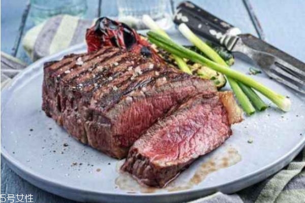 健身吃牛肉好還是雞肉 增肌吃牛肉還是雞胸肉 健身吃牛肉好還是雞肉 增肌吃牛肉還是雞胸肉