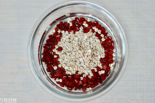 紅豆薏米粥能當(dāng)早餐嗎 紅豆薏米粥當(dāng)早餐吃 紅豆薏米粥能當(dāng)早餐嗎 紅豆薏米粥當(dāng)早餐吃