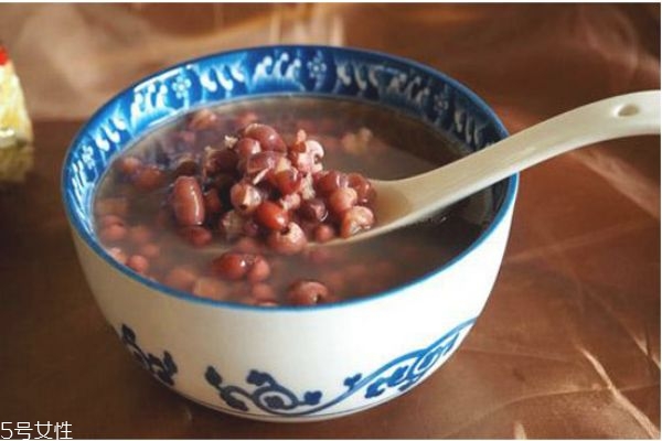 紅豆薏米粥每天喝多少 喝紅豆薏米粥拉肚子 紅豆薏米粥每天喝多少 喝紅豆薏米粥拉肚子