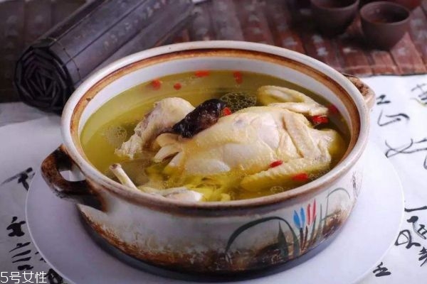 孕婦吃什么雞最有營養(yǎng) 適合孕婦喝的雞湯燉法 孕婦吃什么雞最有營養(yǎng) 適合孕婦喝的雞湯燉法