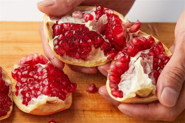 石榴籽泡酒喝了壯陽嗎 石榴籽泡酒制作方法 石榴籽泡酒喝了壯陽嗎 石榴籽泡酒制作方法