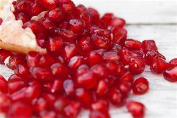 石榴籽吃了會得結石嗎 為什么吃石榴籽肚子疼 石榴籽吃了會得結石嗎 為什么吃石榴籽肚子疼