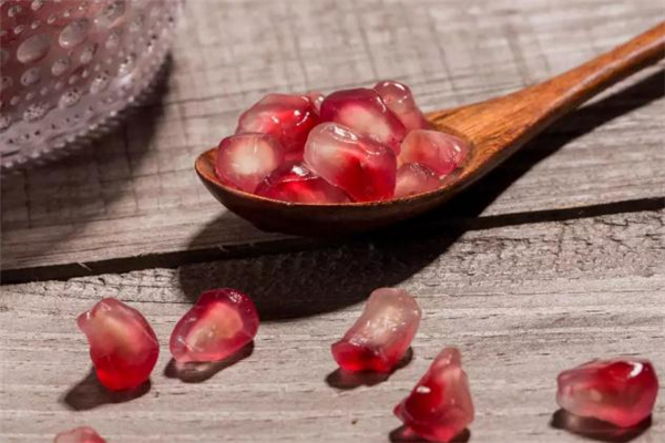 石榴籽吃多了會(huì)便秘嗎 石榴籽吃多了會(huì)怎樣 石榴籽吃多了會(huì)便秘嗎 石榴籽吃多了會(huì)怎樣