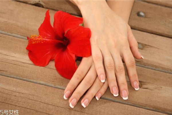 手上起小水泡癢會(huì)傳染嗎 手上起小水泡癢怎么辦 手上起小水泡癢會(huì)傳染嗎 手上起小水泡癢怎么辦