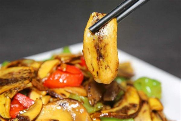 牛肝菌可以燉雞湯嗎 牛肝菌燉雞湯的做法 牛肝菌可以燉雞湯嗎 牛肝菌燉雞湯的做法