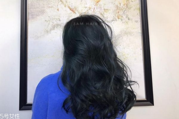 燙頭發(fā)和染頭發(fā)哪個(gè)傷害大 燙頭和染頭哪個(gè)更傷頭發(fā) 燙頭發(fā)和染頭發(fā)哪個(gè)傷害大 燙頭和染頭哪個(gè)更傷頭發(fā)