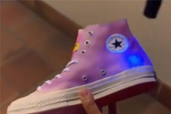 匡威變色帆布鞋在哪買 匡威變色帆布鞋發(fā)售時(shí)間 匡威變色帆布鞋在哪買 匡威變色帆布鞋發(fā)售時(shí)間