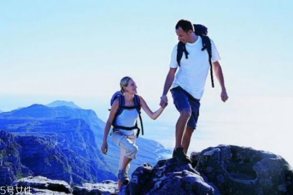 登山老人要注意什么 登山的正確方式 登山老人要注意什么 登山的正確方式