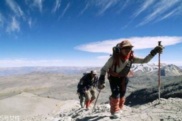 爬山怎么保護膝蓋 如何爬山不傷膝蓋 爬山怎么保護膝蓋 如何爬山不傷膝蓋