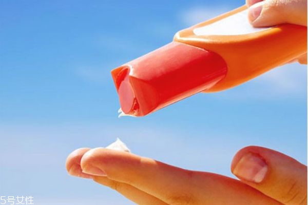 防曬霜嗆眼睛怎么辦 防曬霜嗆眼睛怎么回事 防曬霜嗆眼睛怎么辦 防曬霜嗆眼睛怎么回事