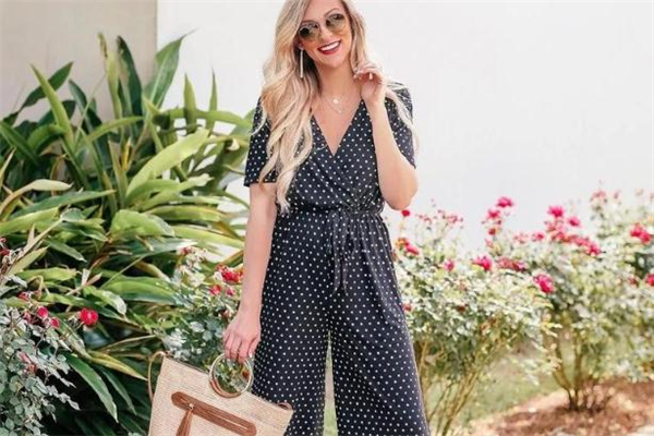 波點(diǎn)連體褲什么顏色好看 波點(diǎn)連體褲時(shí)髦穿搭 波點(diǎn)連體褲什么顏色好看 波點(diǎn)連體褲時(shí)髦穿搭