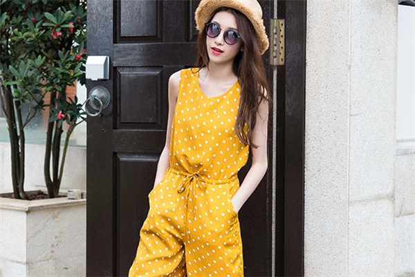 波點(diǎn)連體褲什么顏色好看 波點(diǎn)連體褲時(shí)髦穿搭 波點(diǎn)連體褲什么顏色好看 波點(diǎn)連體褲時(shí)髦穿搭