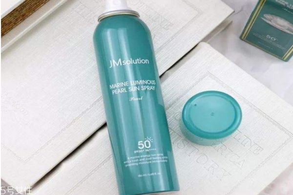 防曬噴霧噴出來是白色好還是水好 噴防曬噴霧要注意 防曬噴霧噴出來是白色好還是水好 噴防曬噴霧要注意