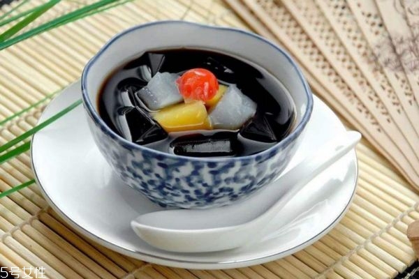 龜苓膏怎么吃口感更好 龜苓膏最好不要空腹食用 龜苓膏怎么吃口感更好 龜苓膏最好不要空腹食用