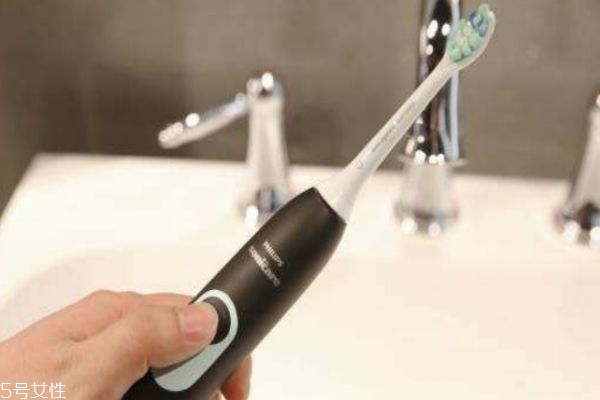 電動牙刷和普通牙刷有什么區(qū)別 電動牙刷的好處 電動牙刷和普通牙刷有什么區(qū)別 電動牙刷的好處