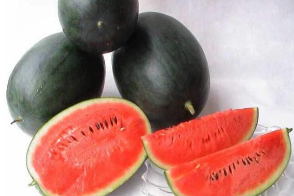 西瓜加鹽有什么功效 西瓜加鹽更甜 西瓜加鹽有什么功效 西瓜加鹽更甜