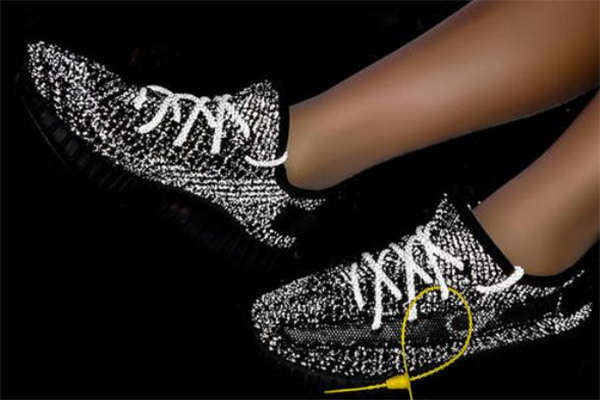 yeezy350黑色滿(mǎn)天星真假對(duì)比 椰子黑色滿(mǎn)天星真假辨別