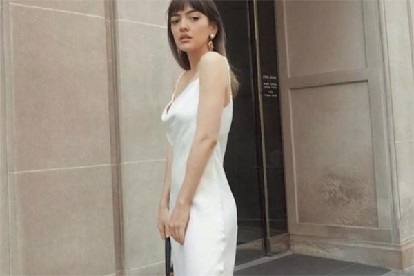 緞面連衣裙什么顏色好看 打造夏日高級感 緞面連衣裙什么顏色好看 打造夏日高級感