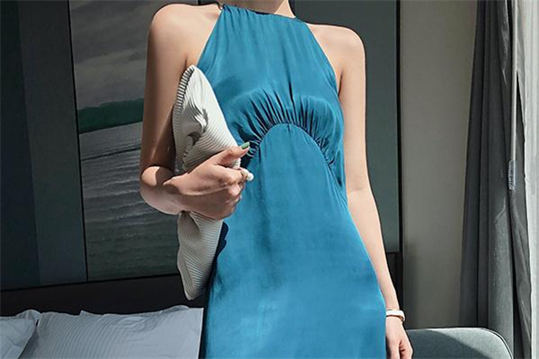 緞面連衣裙什么顏色好看 打造夏日高級感 緞面連衣裙什么顏色好看 打造夏日高級感