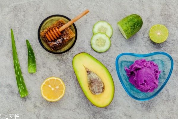 蘆薈膠用了要洗臉嗎 蘆薈膠的正確用法 蘆薈膠用了要洗臉嗎 蘆薈膠的正確用法