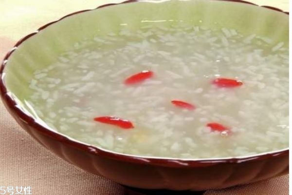 米酒含有酒精嗎 米酒的做法是什么 米酒含有酒精嗎 米酒的做法是什么