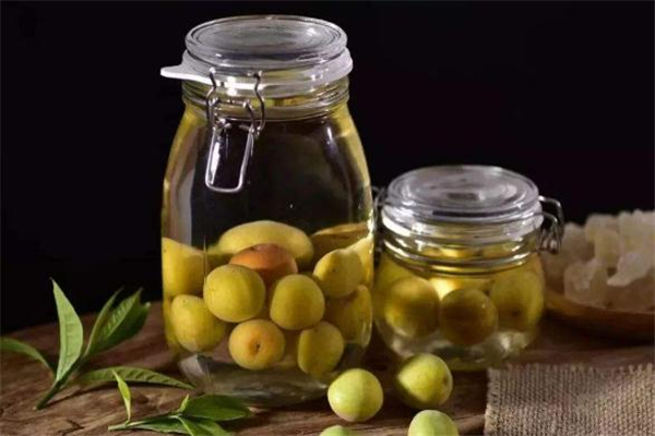 青梅酒過期了還能喝嗎 自己泡的青梅酒會過期嗎 青梅酒過期了還能喝嗎 自己泡的青梅酒會過期嗎
