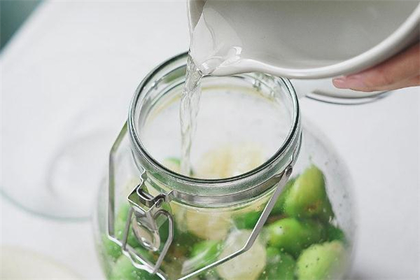 青梅酒過期了還能喝嗎 自己泡的青梅酒會過期嗎 青梅酒過期了還能喝嗎 自己泡的青梅酒會過期嗎