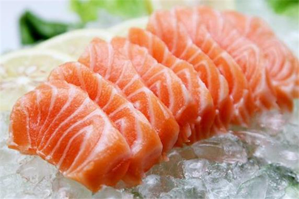 三文魚(yú)要洗嗎 超市買(mǎi)的三文魚(yú)可以直接吃嗎 三文魚(yú)要洗嗎 超市買(mǎi)的三文魚(yú)可以直接吃嗎