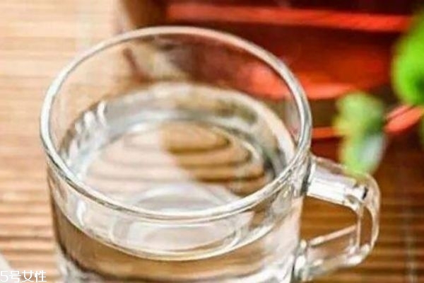 隔夜水可以喝嗎 怎么喝水對(duì)人體好呢 隔夜水可以喝嗎 怎么喝水對(duì)人體好呢