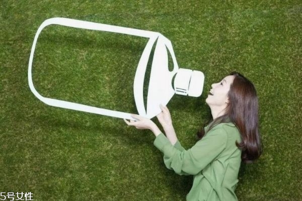 隔夜水可以喝嗎 怎么喝水對(duì)人體好呢 隔夜水可以喝嗎 怎么喝水對(duì)人體好呢