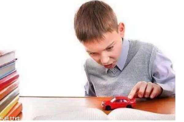 什么是自閉癥 造成兒童自閉癥的原因是什么 什么是自閉癥 造成兒童自閉癥的原因是什么