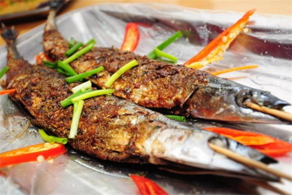 秋刀魚(yú)可以用微波爐烤嗎 微波爐烤秋刀魚(yú)的做法 秋刀魚(yú)可以用微波爐烤嗎 微波爐烤秋刀魚(yú)的做法