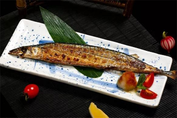 秋刀魚(yú)可以用微波爐烤嗎 微波爐烤秋刀魚(yú)的做法 秋刀魚(yú)可以用微波爐烤嗎 微波爐烤秋刀魚(yú)的做法