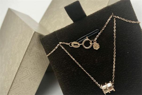 六福珠寶小蠻腰項(xiàng)鏈多少錢(qián) 六福珠寶小蠻腰項(xiàng)鏈尺寸 六福珠寶小蠻腰項(xiàng)鏈多少錢(qián) 六福珠寶小蠻腰項(xiàng)鏈尺寸