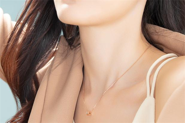 六福珠寶小蠻腰項(xiàng)鏈多少錢(qián) 六福珠寶小蠻腰項(xiàng)鏈尺寸 六福珠寶小蠻腰項(xiàng)鏈多少錢(qián) 六福珠寶小蠻腰項(xiàng)鏈尺寸