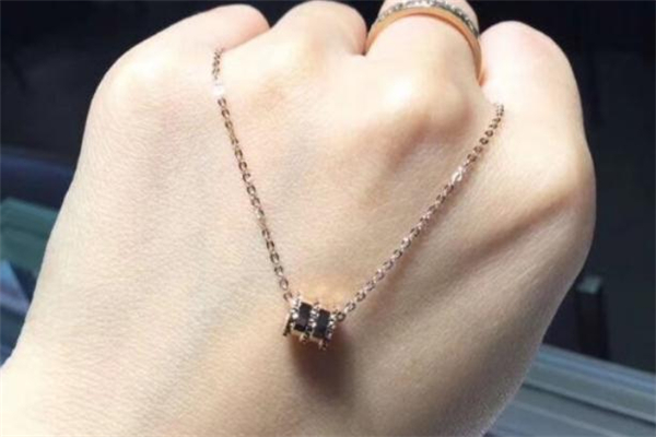 六福珠寶小蠻腰項(xiàng)鏈多少錢(qián) 六福珠寶小蠻腰項(xiàng)鏈尺寸 六福珠寶小蠻腰項(xiàng)鏈多少錢(qián) 六福珠寶小蠻腰項(xiàng)鏈尺寸