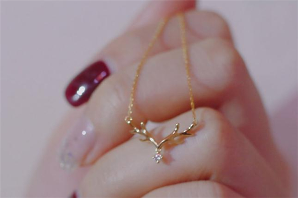 周大福鹿角項(xiàng)鏈多少錢 周大福17916鹿角項(xiàng)鏈價格