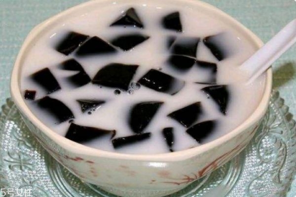 龜苓膏熱量高嗎 龜苓膏的功效和禁忌 龜苓膏熱量高嗎 龜苓膏的功效和禁忌