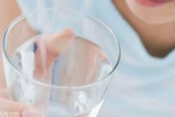 夏天喝熱水會上火嗎 夏天喝熱水還是涼水 夏天喝熱水會上火嗎 夏天喝熱水還是涼水