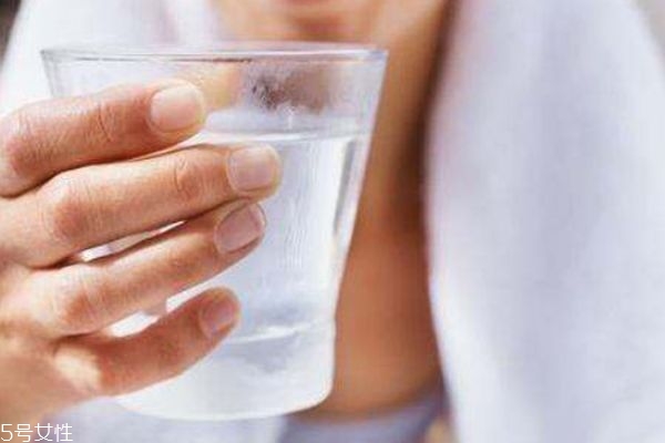 喝熱水后體溫會升高嗎 夏天最佳選擇應是溫水 喝熱水后體溫會升高嗎 夏天最佳選擇應是溫水