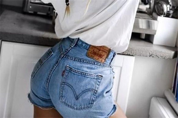 臀部扁平穿什么好看 臀部扁平怎么穿搭 臀部扁平穿什么好看 臀部扁平怎么穿搭
