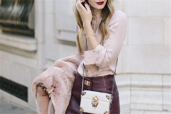 粉色和什么顏色搭配最好看 粉色服裝搭配攻略 粉色和什么顏色搭配最好看 粉色服裝搭配攻略