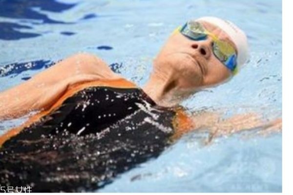 游泳有什么好處 游泳時的注意事項有什么 游泳有什么好處 游泳時的注意事項有什么