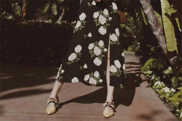 夏天穿什么鞋子顯腿長 小個(gè)子女生夏季穿鞋指南 夏天穿什么鞋子顯腿長 小個(gè)子女生夏季穿鞋指南