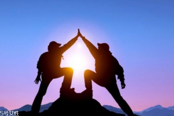 爬山想要準(zhǔn)備什么東西呢 爬山的好處有什么 爬山想要準(zhǔn)備什么東西呢 爬山的好處有什么