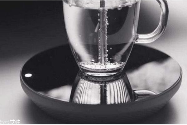 喝熱水后體溫會升高嗎 夏天最佳選擇應是溫水 喝熱水后體溫會升高嗎 夏天最佳選擇應是溫水