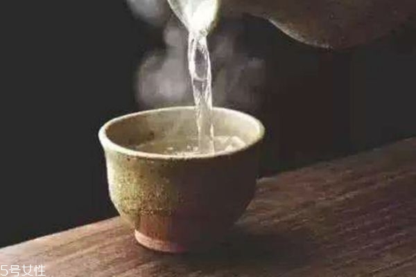 喝熱水后體溫會升高嗎 夏天最佳選擇應是溫水 喝熱水后體溫會升高嗎 夏天最佳選擇應是溫水