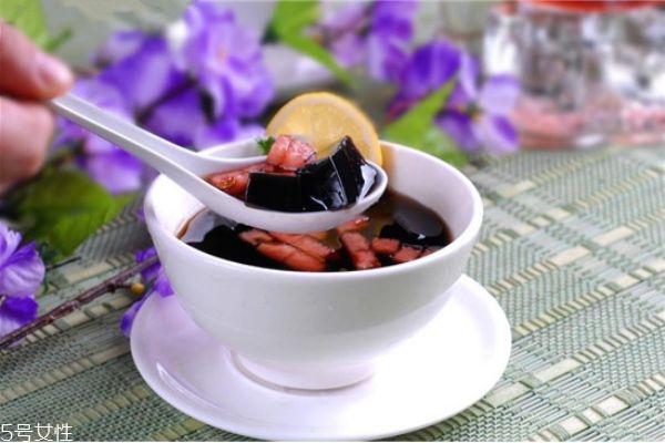 龜苓膏月經(jīng)期間能吃嗎 經(jīng)期最好不要吃 龜苓膏月經(jīng)期間能吃嗎 經(jīng)期最好不要吃