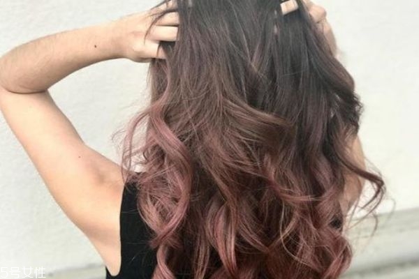 夏天最適合染什么顏色頭發(fā) 減齡又顯白的頭發(fā)顏色 夏天最適合染什么顏色頭發(fā) 減齡又顯白的頭發(fā)顏色